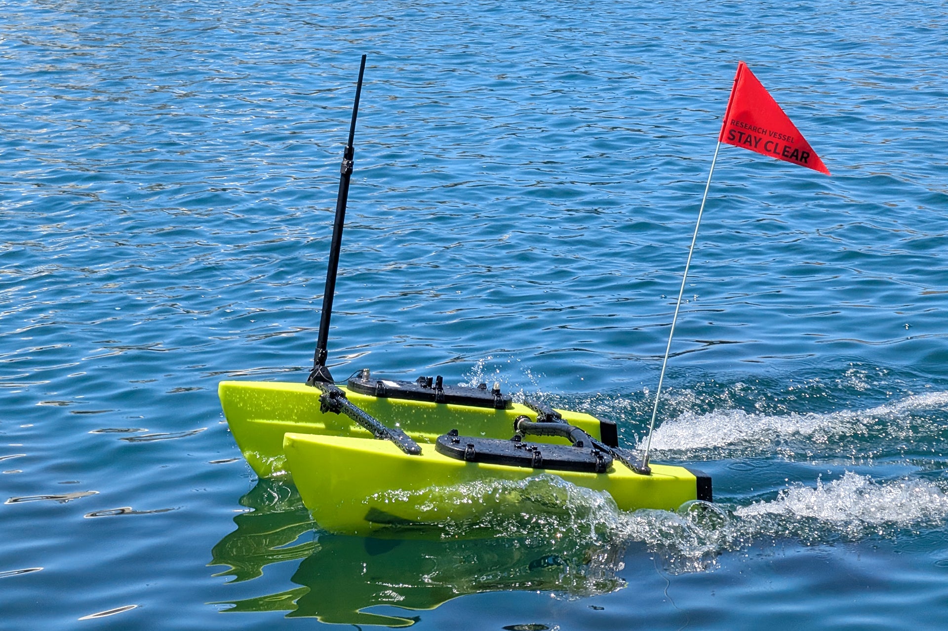 BlueBoat Antenna and Accessory Mast - Description Image